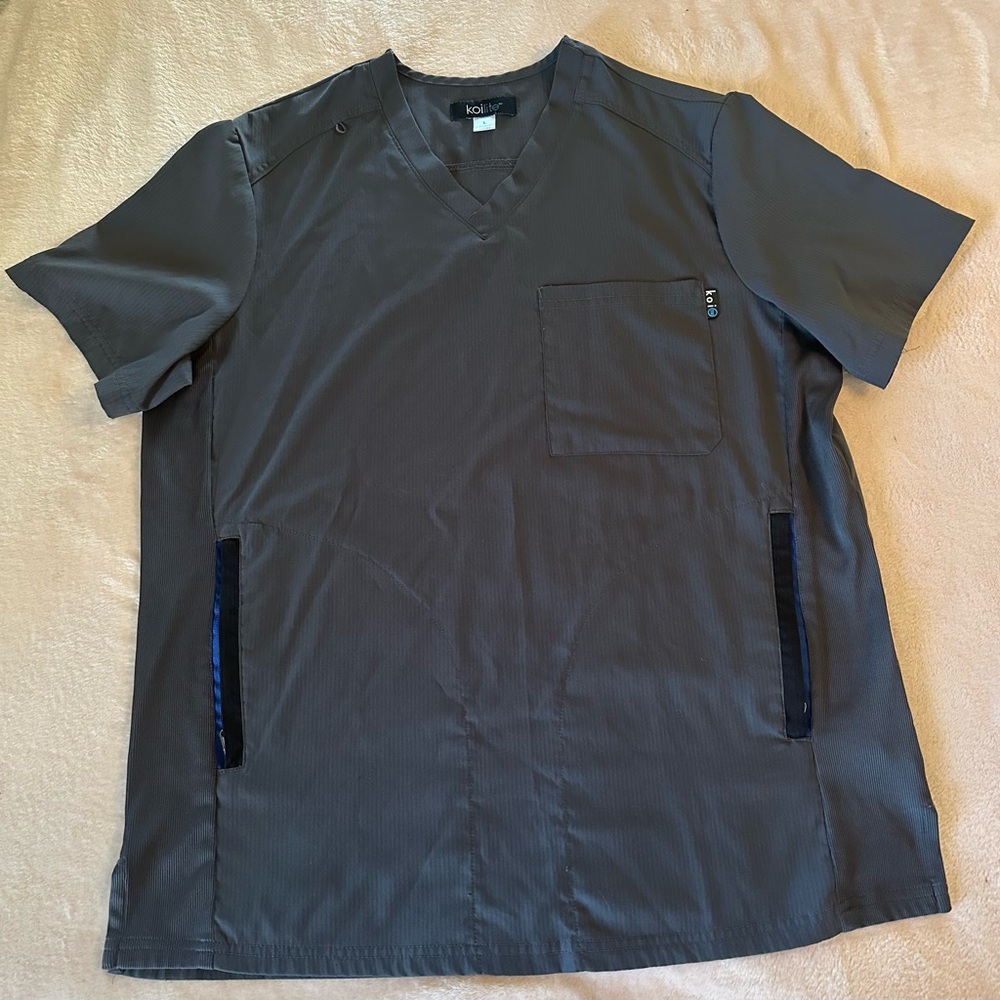 koi Men's V-Neck Scrub Top in Charcoal